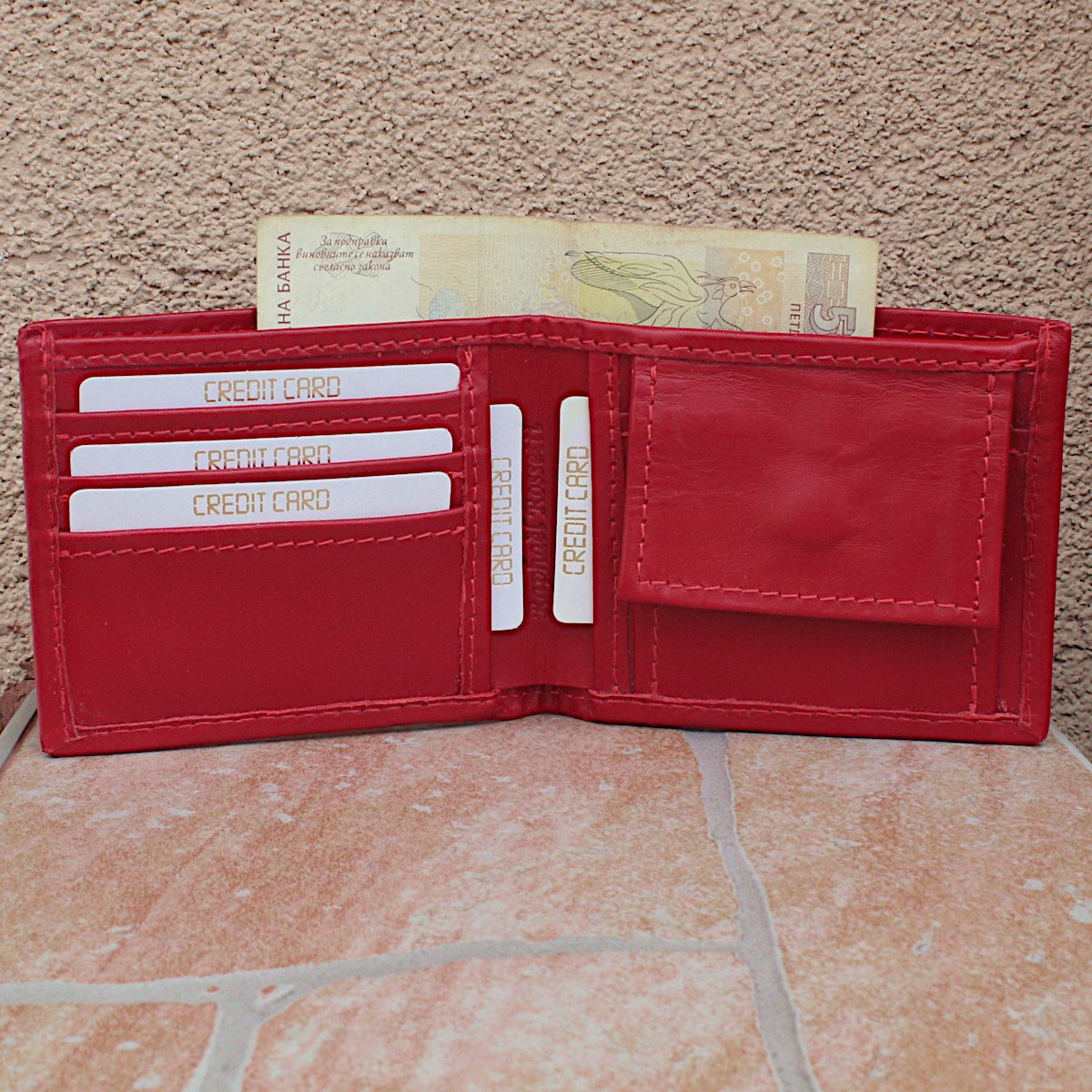 ръчно изработен червен кожен портфейл с логото на цска - карти